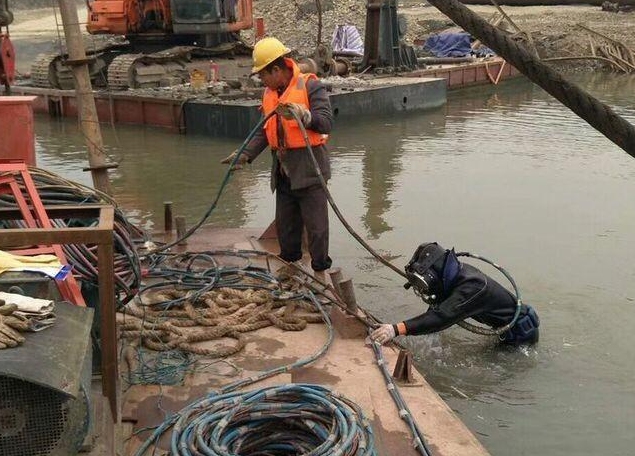 伊犁潜水封堵打捞
